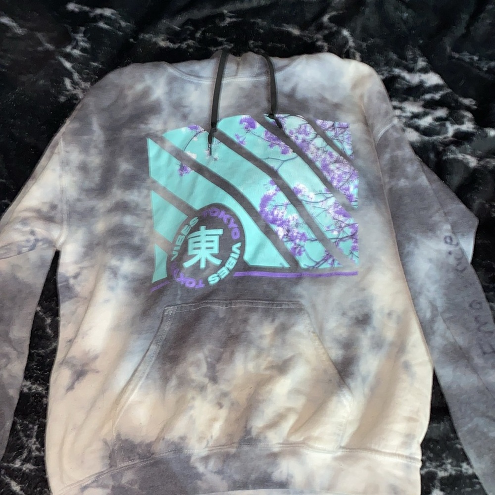 medium size - Picture 3 of 4